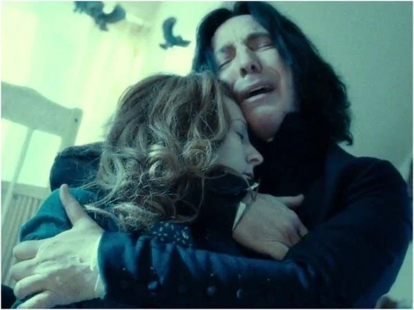 Snape holding Lily Potter's body